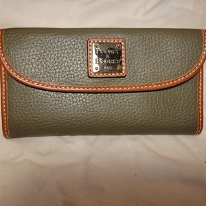 Dooney & Bourke Continental wallet